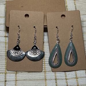 Set of 2 Pairs of Dangle Earrings Silver Tone Black Sage Green Vintage